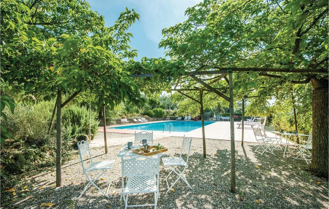 2 Bedroom Lovely Home In Trequanda Si Holiday home
